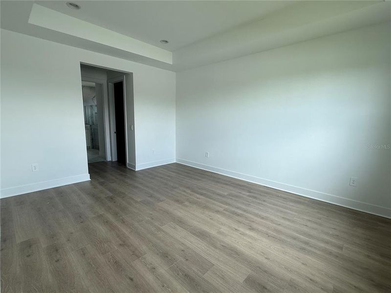 Spacious, unfurnished interior of a new home in Cassata Lakes, Nokomis (Image 17).