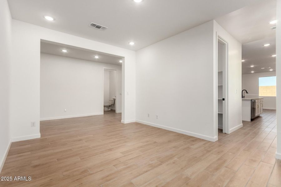 Bonus Room/Den Bonus Room/Den