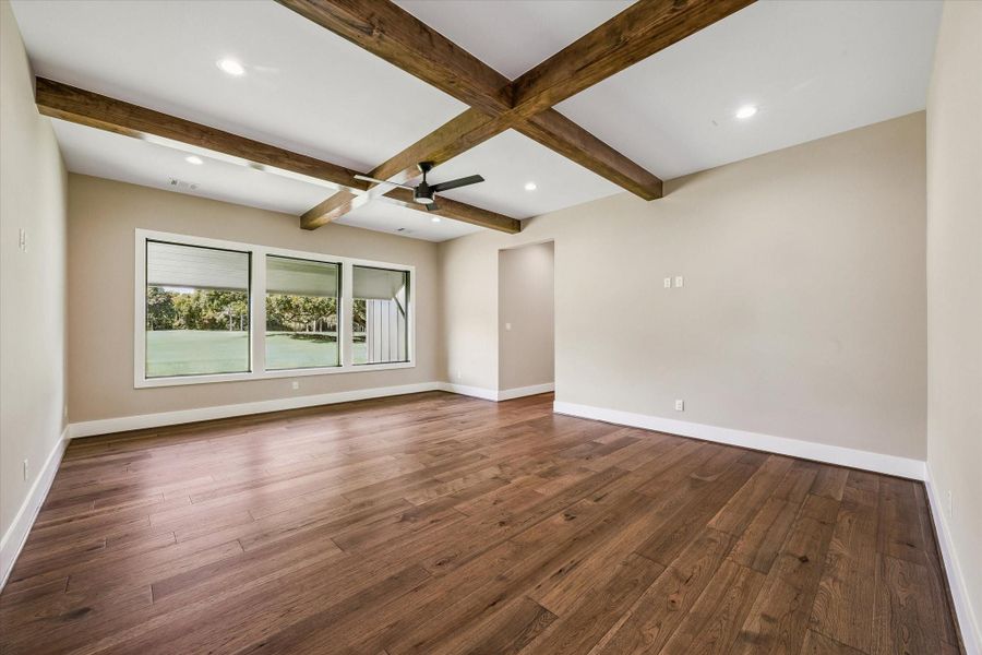 Spacious, unfurnished interior of a new home in , Houston (Image 37).