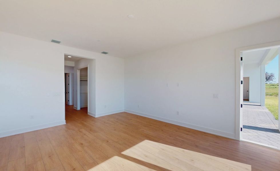 Spacious, unfurnished interior of a new home in West Hill Estates, Dade City (Image 24).
