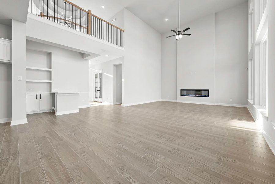 Representative image. Features, specifications, selections and colors may vary. Representative image. Features, specifications, selections and colors may vary.