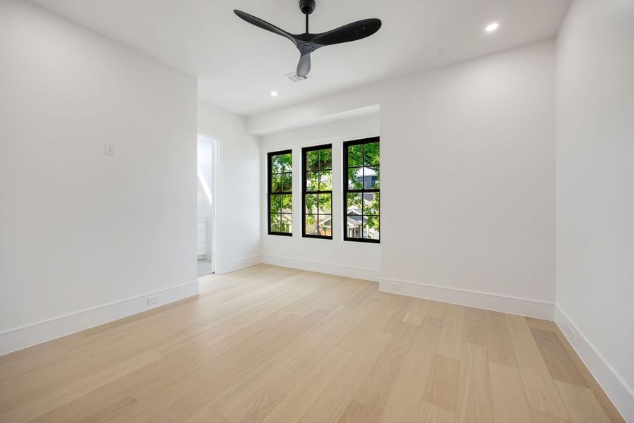 Spacious, unfurnished interior of a new home in , Houston (Image 23).