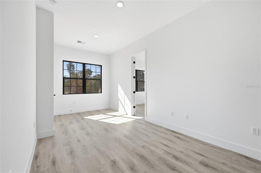 Spacious, unfurnished interior of a new home in , Ocklawaha (Image 41).