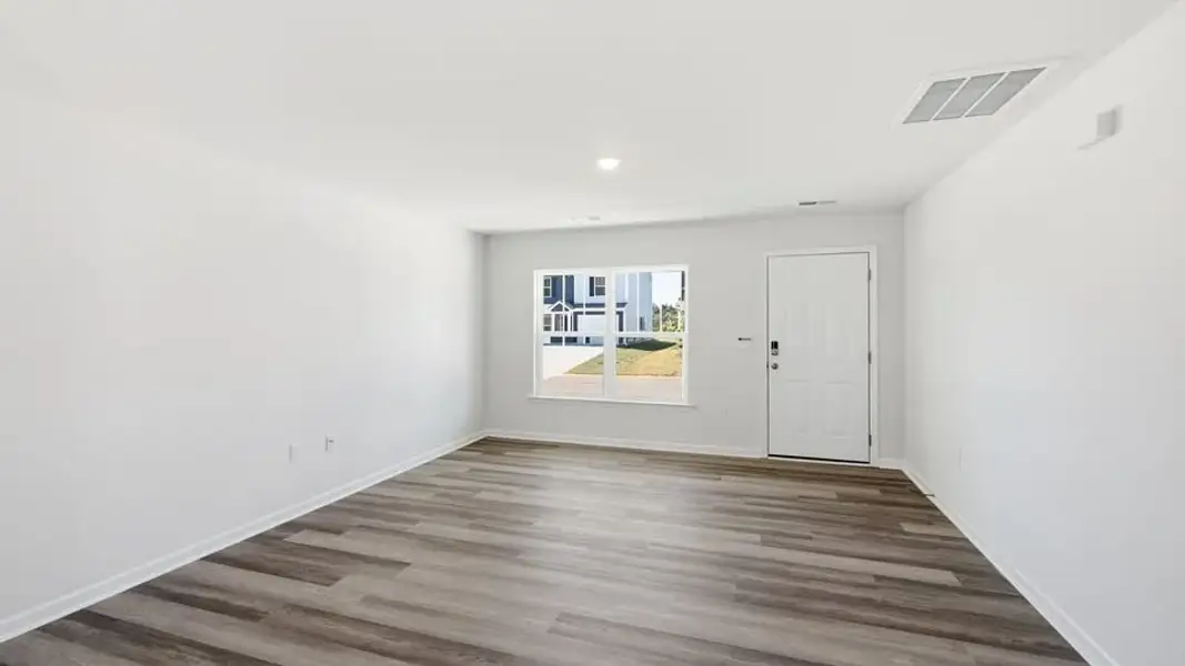 Spacious, unfurnished interior of a new home in Russell Place, Spartanburg (Image 19).