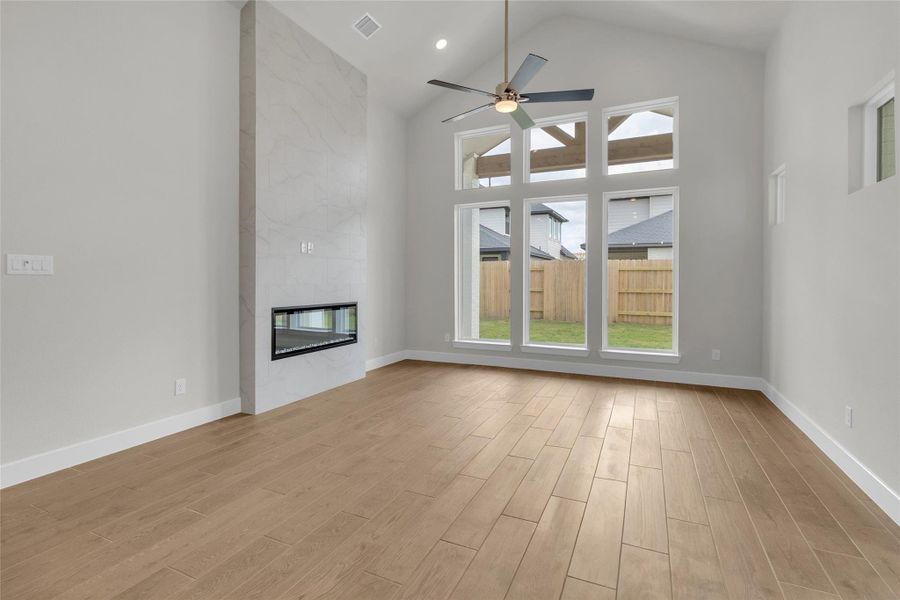 Spacious, unfurnished interior of a new home in Midline, Webster (Image 31).
