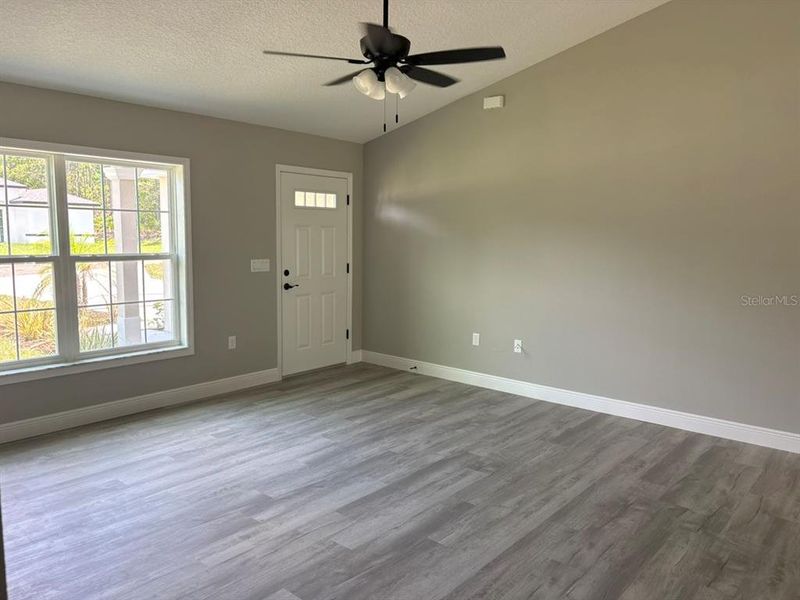 Spacious, unfurnished interior of a new home in , Dunnellon (Image 26).