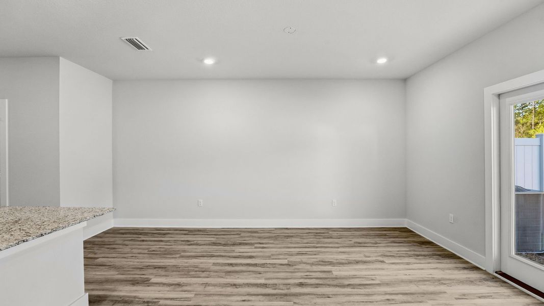 Spacious, unfurnished interior of a new home in Chateau Nemours, Port Saint Joe (Image 19).