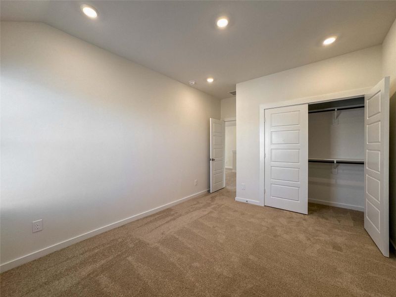 Spacious, unfurnished interior of a new home in Creekhaven, Rosharon (Image 22).