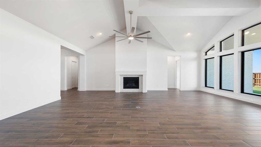 Spacious, unfurnished interior of a new home in Myrtle Creek 71', Waxahachie (Image 19). Spacious, unfurnished interior of a new home in Myrtle Creek 71', Waxahachie (Image 19).