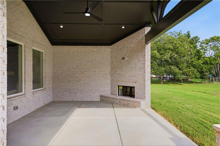Exterior details and patio area of a home in , Monroe (Image 4).