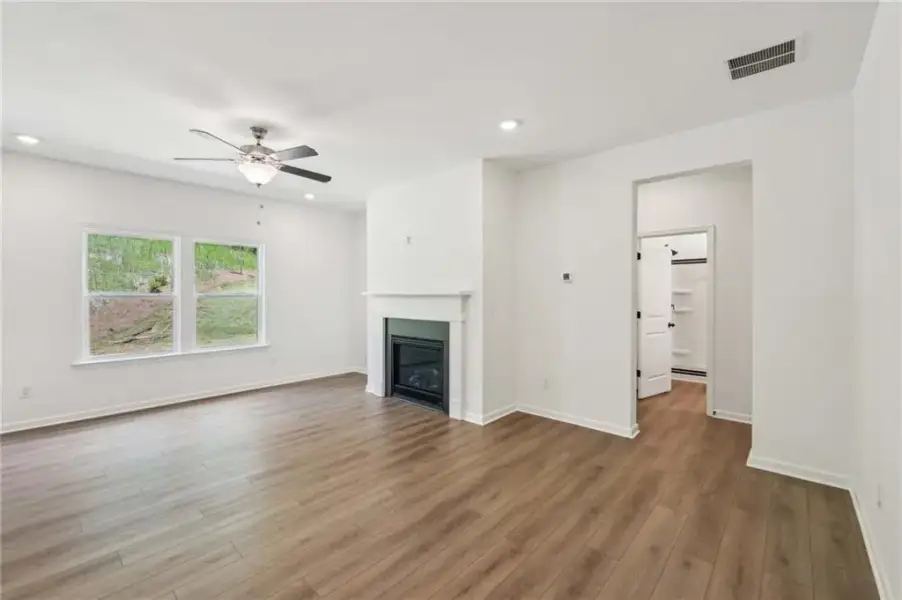 Spacious, unfurnished interior of a new home in Langston Reserve, Cartersville (Image 15).