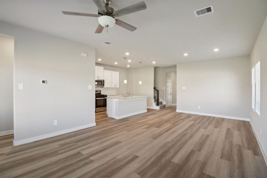 Photo is not of the actual home but is an inspirational photo of builder’s model home and may depict options, furnishings, and/or decorator features that are not included. Photo is not of the actual home but is an inspirational photo of builder’s model home and may depict options, furnishings, and/or decorator features that are not included.