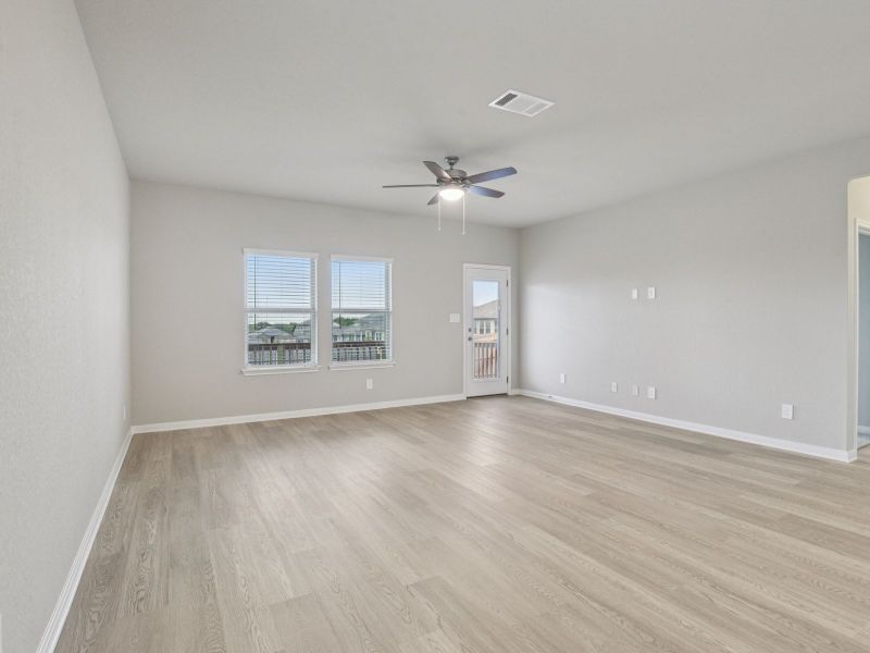 Spacious, unfurnished interior of a new home in Catalina, Converse (Image 19).
