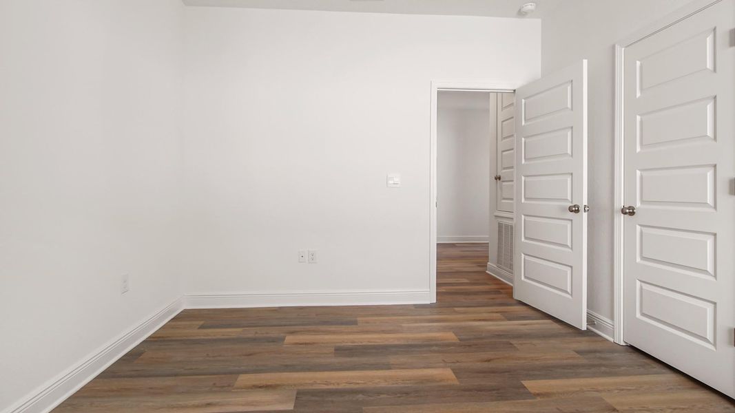 Spacious, unfurnished interior of a new home in Bayside at Ward Creek, Panama City Beach (Image 27).