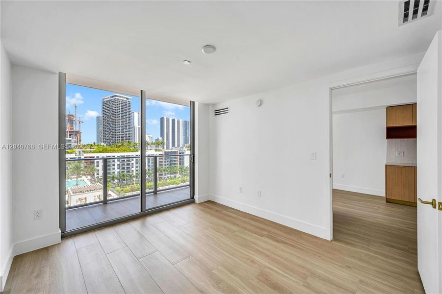 Spacious, unfurnished interior of a new home in , Miami (Image 20).