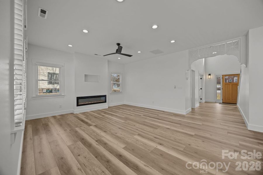 Spacious, unfurnished interior of a new home in , Salisbury (Image 21).