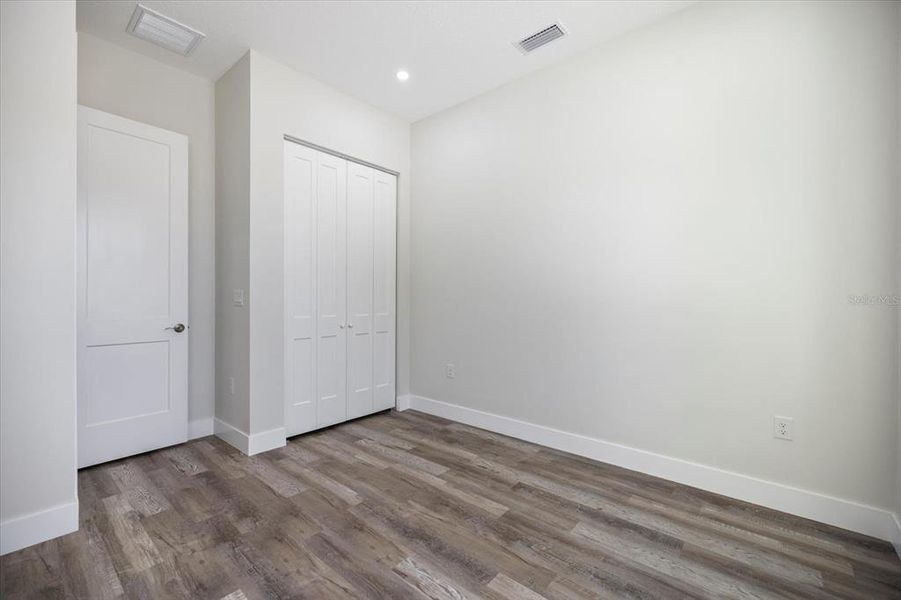 Spacious, unfurnished interior of a new home in , Sarasota (Image 13).