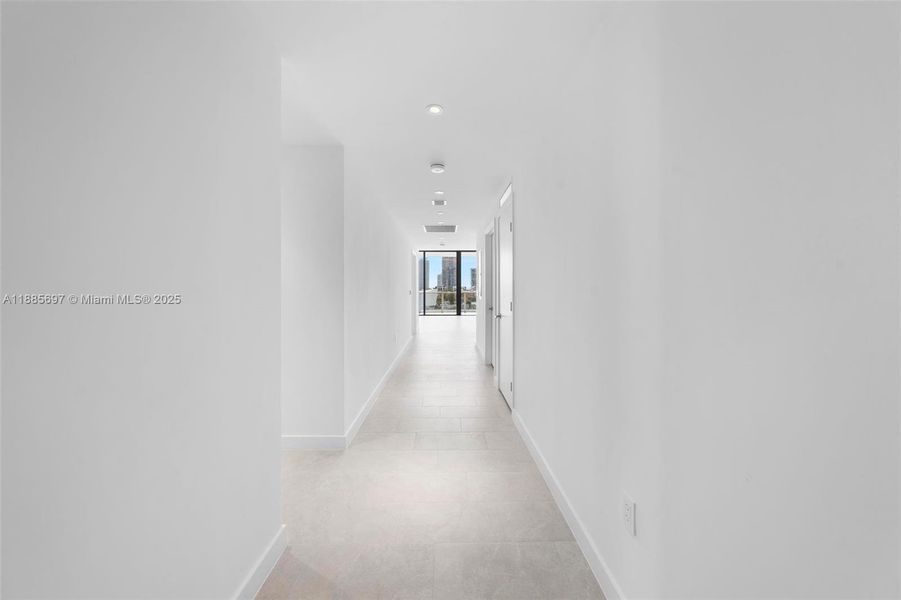 Spacious, unfurnished interior of a new home in Five Park, Miami Beach (Image 31). Spacious, unfurnished interior of a new home in Five Park, Miami Beach (Image 31).