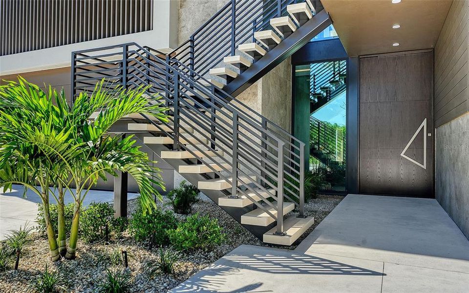 Condo located in Sarasota, FL showcasing its design and architecture (Image 4). Condo located in Sarasota, FL showcasing its design and architecture (Image 4).