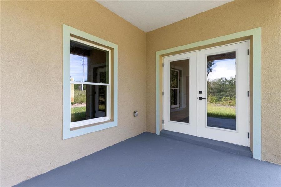 Exterior details and patio area of a home in , Citrus Springs (Image 20).