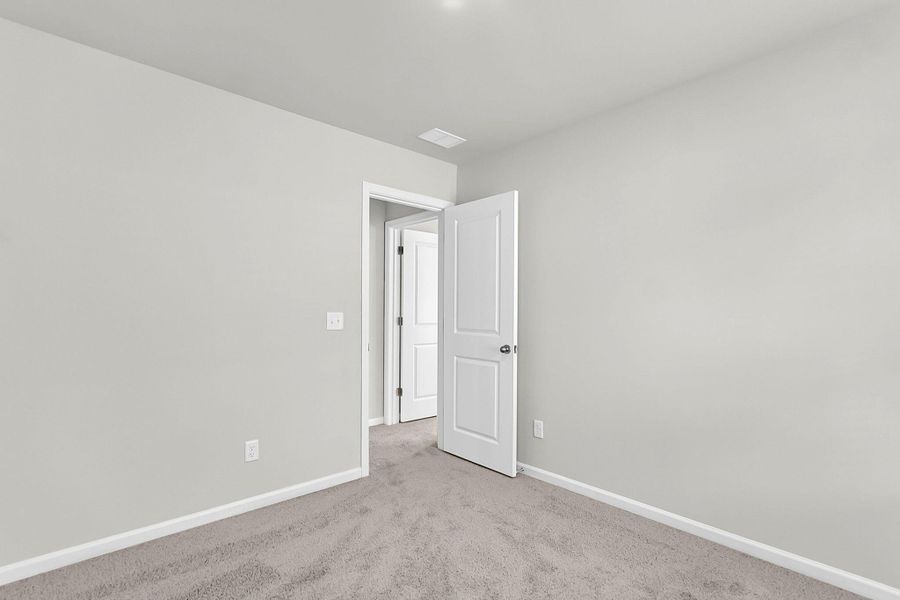 Spacious, unfurnished interior of a new home in Wildcat Chase, Summerville (Image 21).