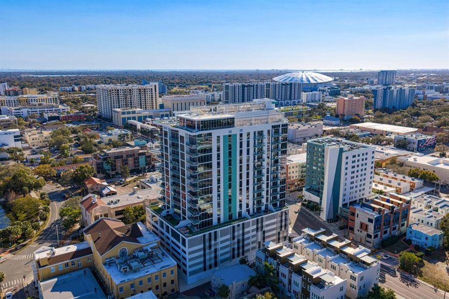Condo located in St. Petersburg, FL showcasing its design and architecture (Image 24).