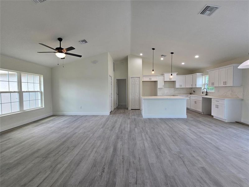 Spacious, unfurnished interior of a new home in , Ocala (Image 27).