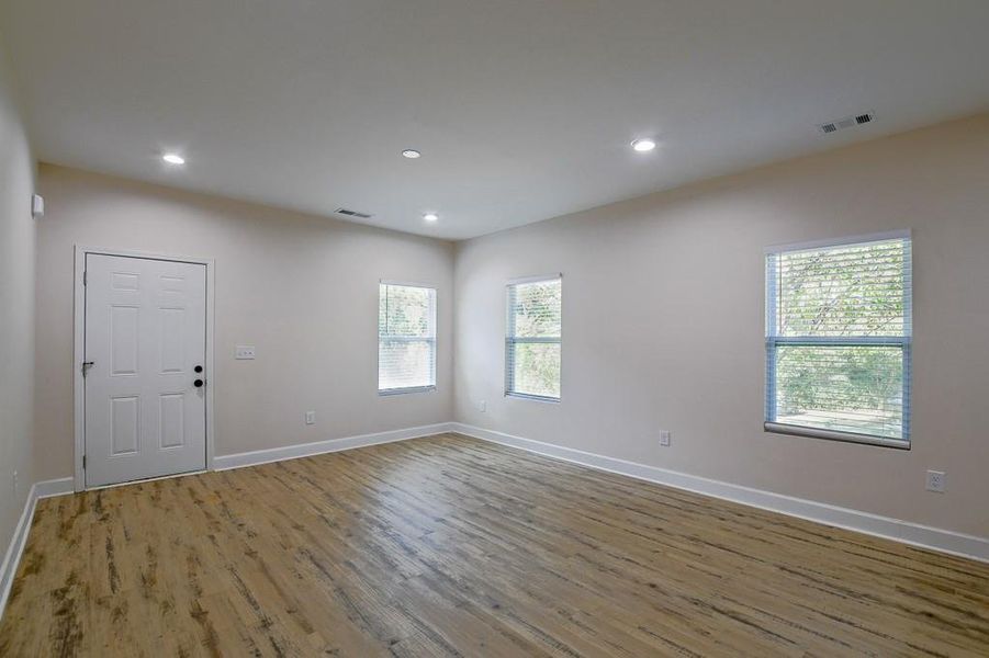 Spacious, unfurnished interior of a new home in , Athens (Image 22). Spacious, unfurnished interior of a new home in , Athens (Image 22).