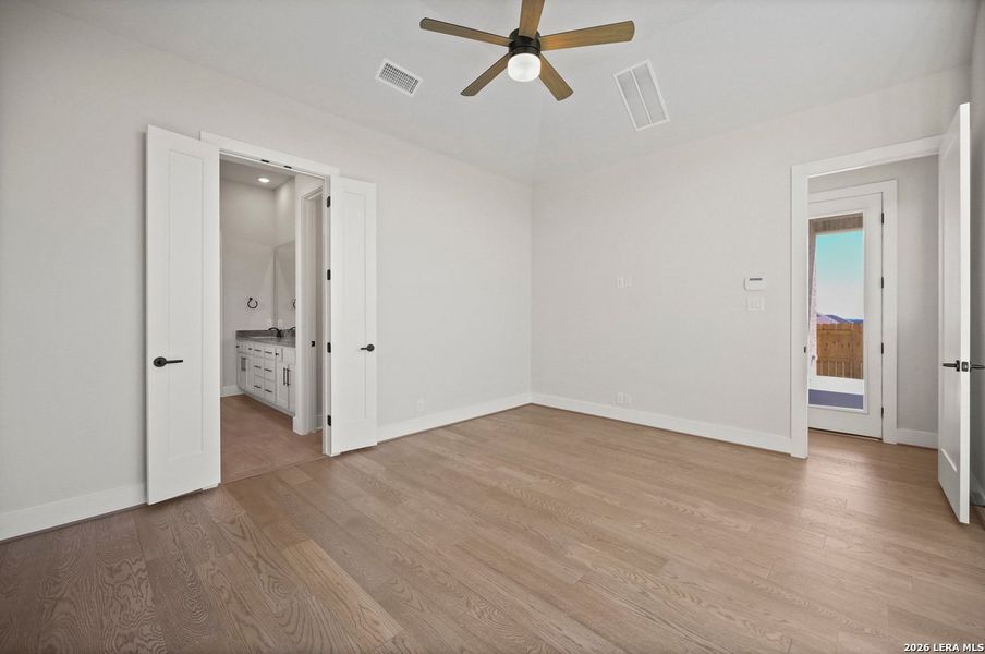 Spacious, unfurnished interior of a new home in Meyer Ranch, New Braunfels (Image 26).