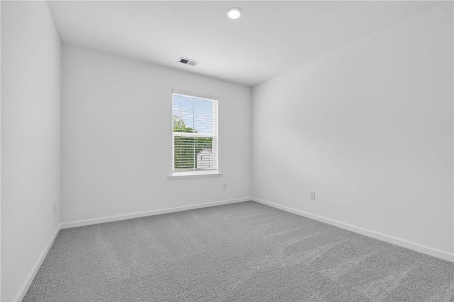 Spacious, unfurnished interior of a new home in Lexington Meadows, Athens (Image 17).