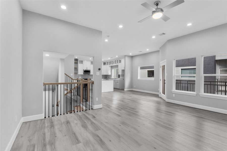 Family room opens to the dining area and kitchen - 2nd floor Family room opens to the dining area and kitchen - 2nd floor