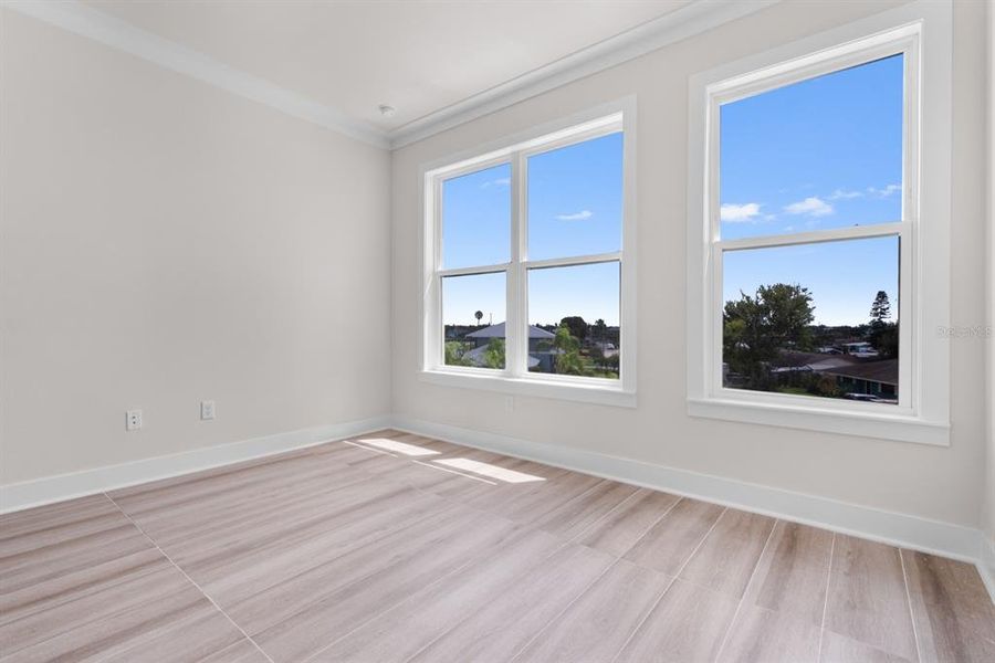 Spacious, unfurnished interior of a new home in , Apollo Beach (Image 13).