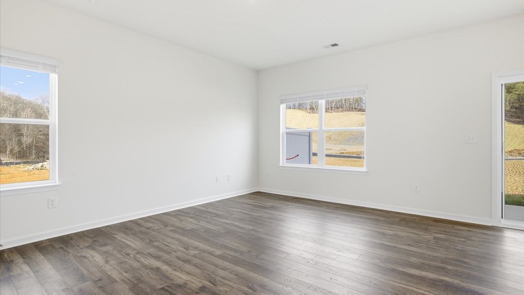 Spacious, unfurnished interior of a new home in Cherokee Crossing, Kodak (Image 12).