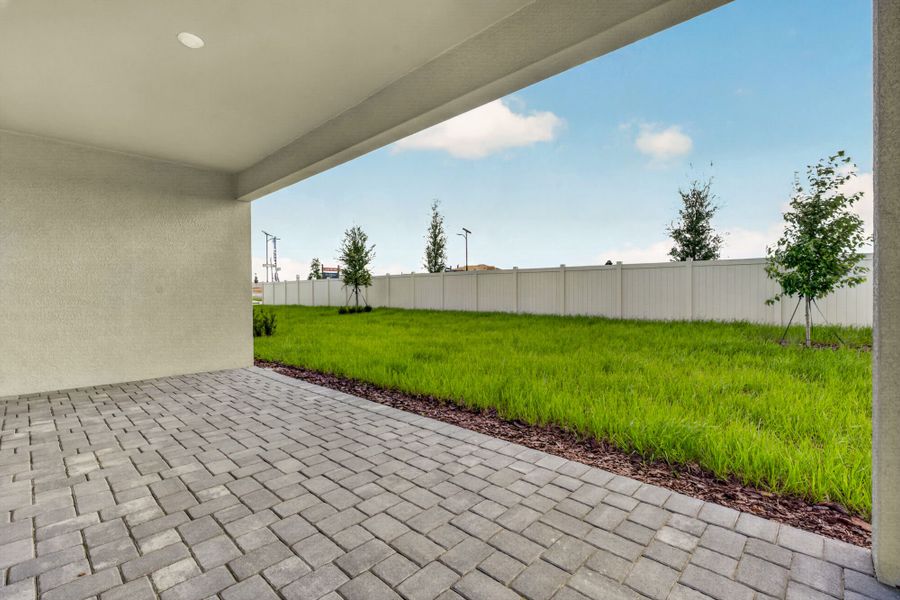 Exterior details and patio area of a home in Pasadena Ridge Master, Dade City (Image 2).