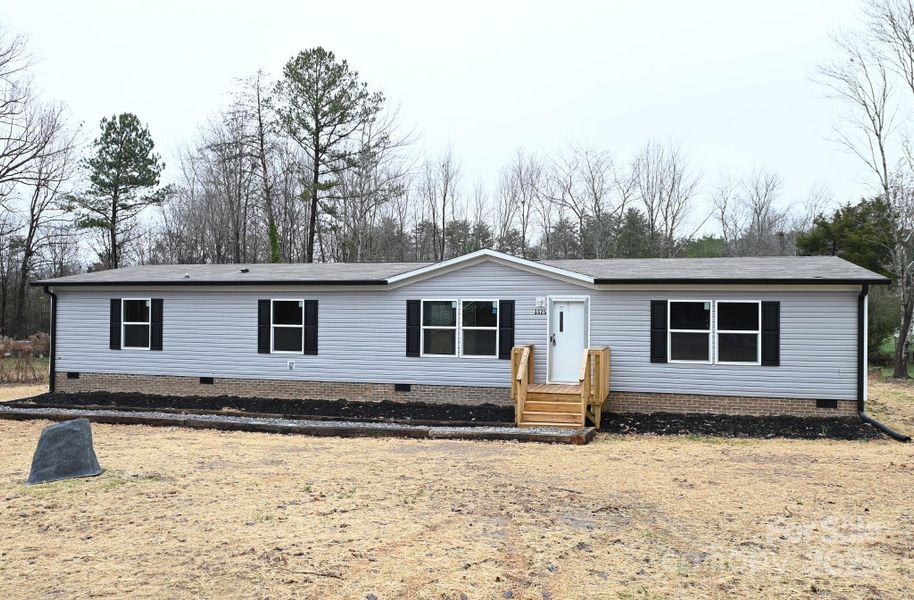 Exterior details and patio area of a home in , Hickory (Image 25).