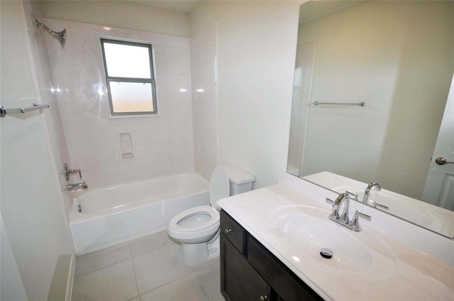 Furnished interior view inside a new home in Pedregal, League City (Image 10).