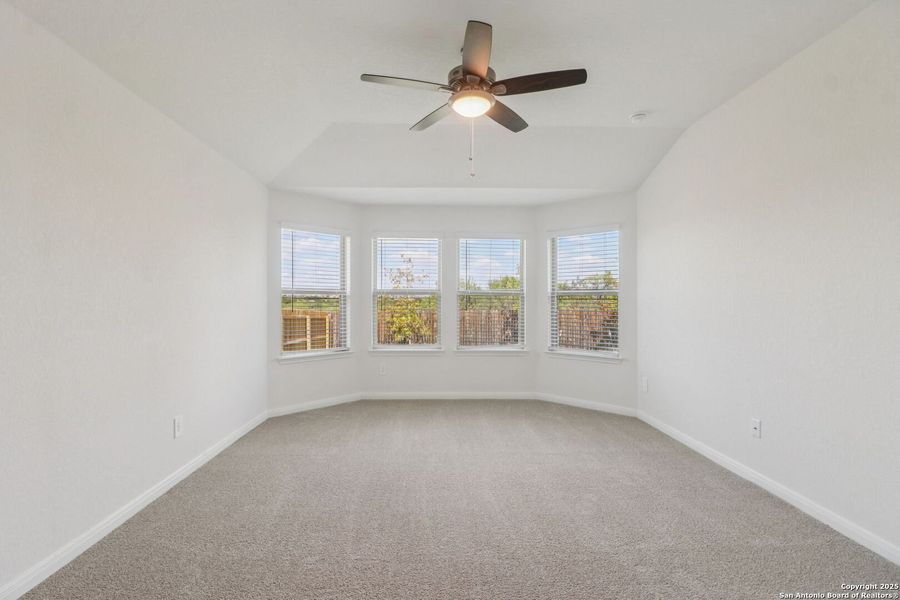 Spacious, unfurnished interior of a new home in Catalina, Converse (Image 29).