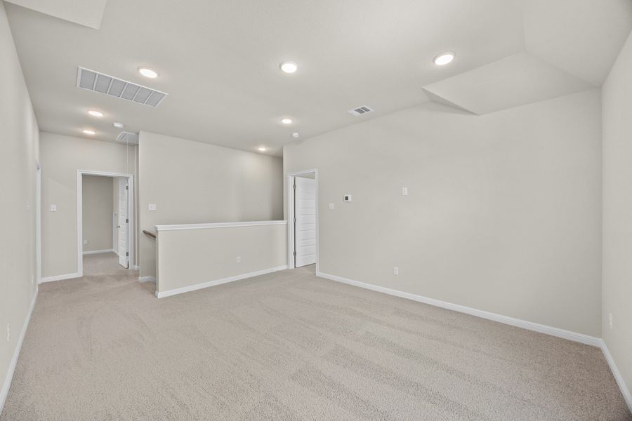 Spacious, unfurnished interior of a new home in Trinity Ranch, Elgin (Image 28).