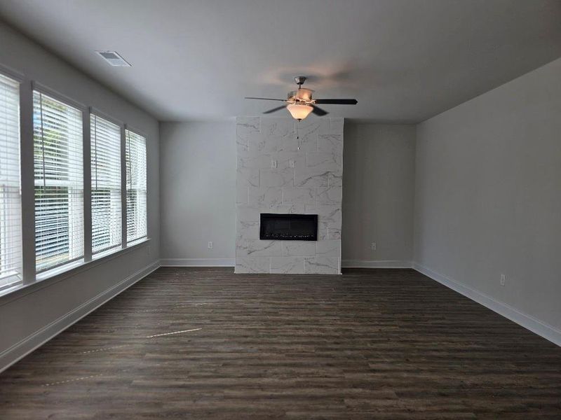 Spacious, unfurnished interior of a new home in Waters Edge, Mansfield (Image 23).