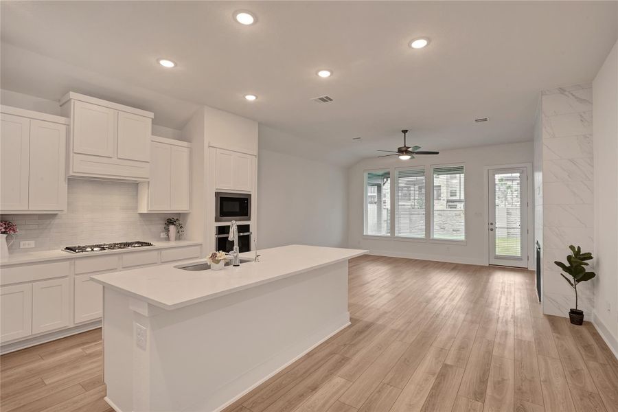 Furnished interior view inside a new home in Cross Creek Ranch 45′, Fulshear (Image 13).