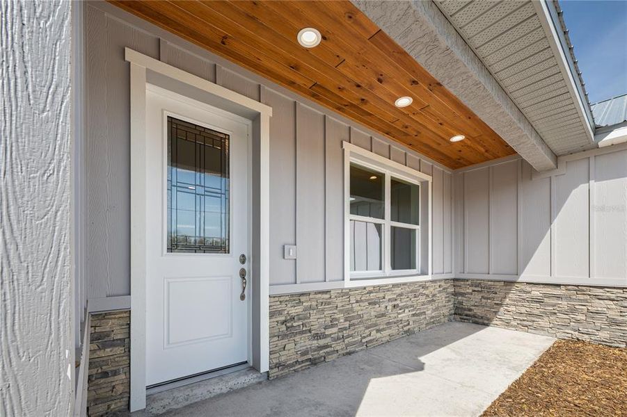 Exterior details and patio area of a home in , Deland (Image 21).