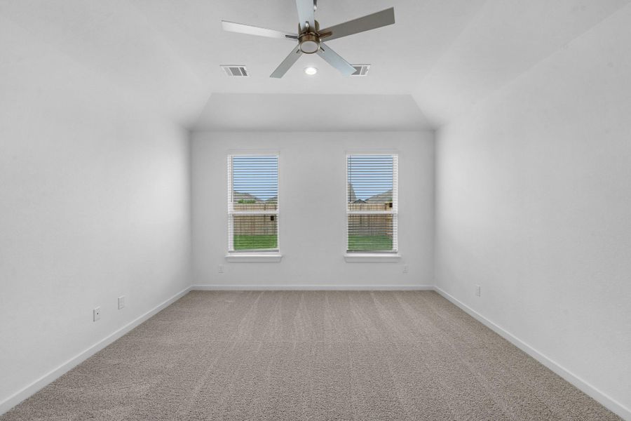 Spacious, unfurnished interior of a new home in Grand Mason Crossing, Katy (Image 25).