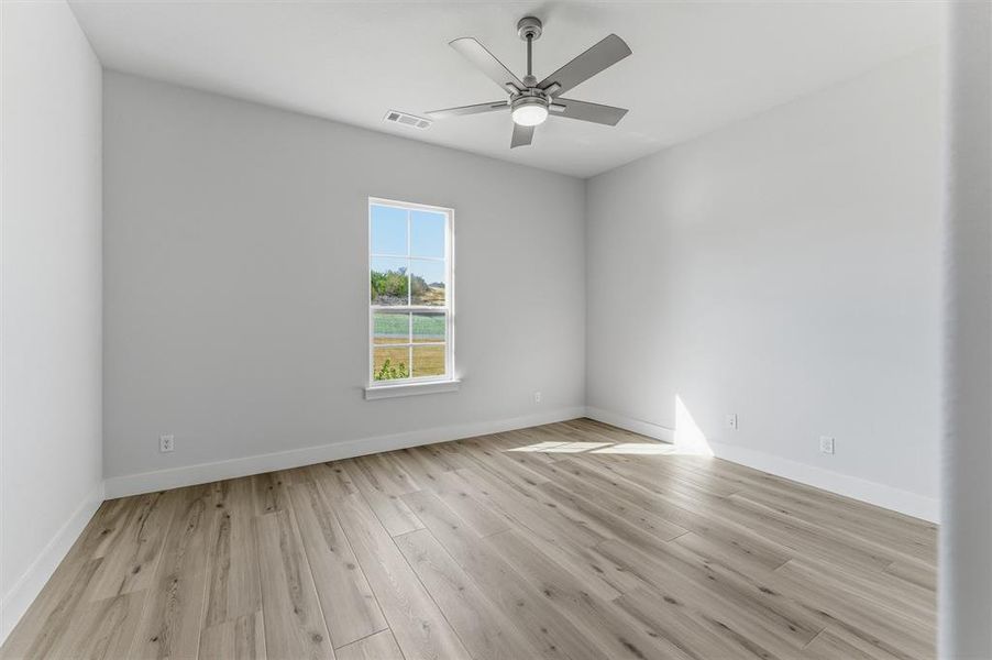 Spacious, unfurnished interior of a new home in Eagle Ridge Estates, Weatherford (Image 28).