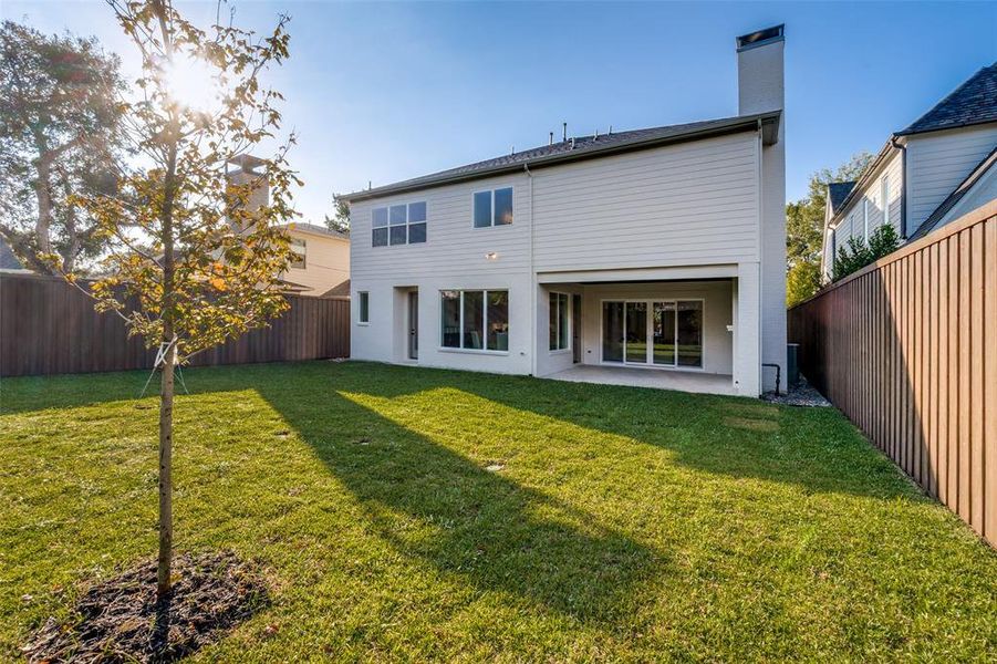 Exterior details and patio area of a home in , Dallas (Image 3).
