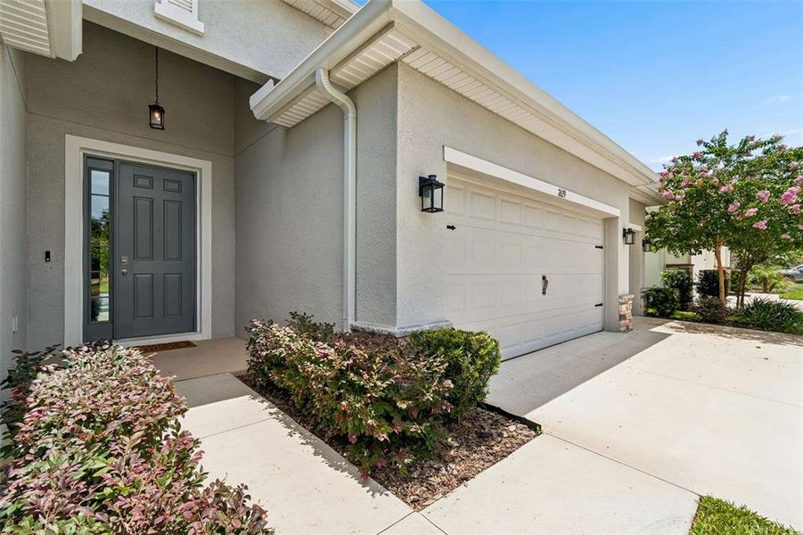 Exterior details and patio area of a home in Deerbrook, Land O' Lakes (Image 29).