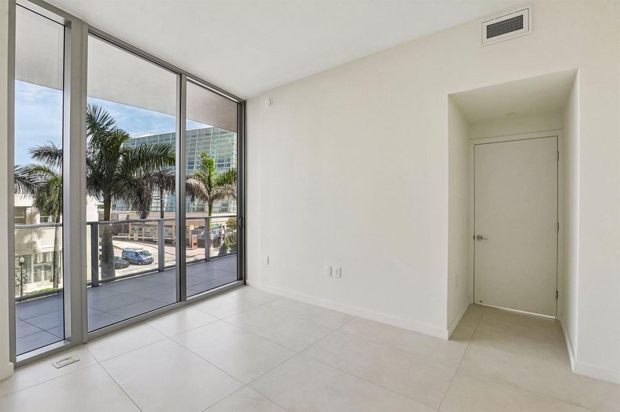 10-web-or-mls-Biscayne Blvd 201-S0409-01