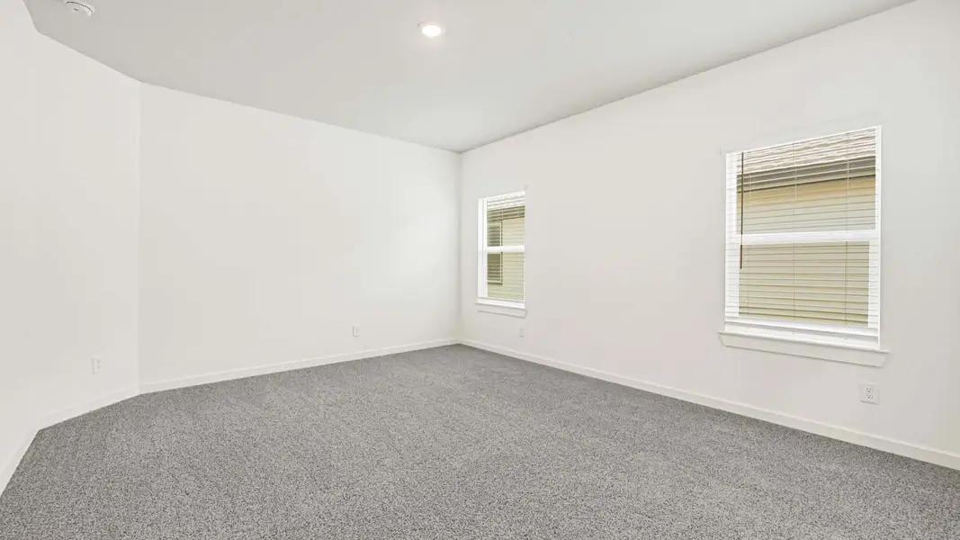 Spacious, unfurnished interior of a new home in Holly Ridge, Rosenberg (Image 24).
