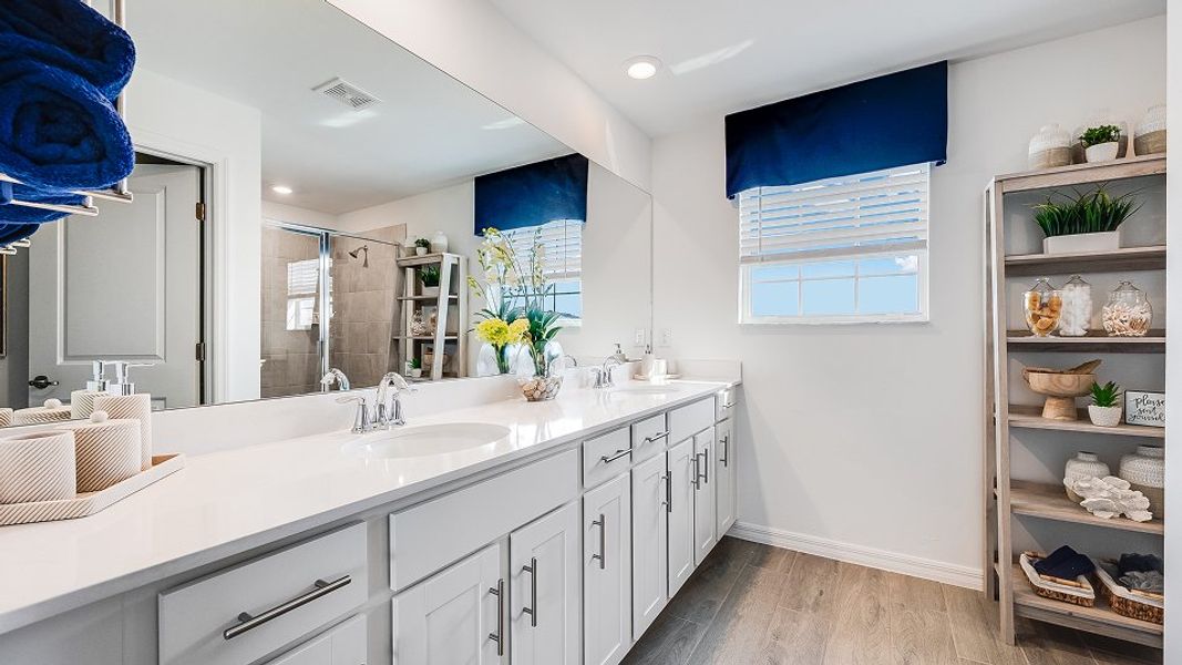 2529 Amalfi Owners Bath 1of2 Base2 6 12 25