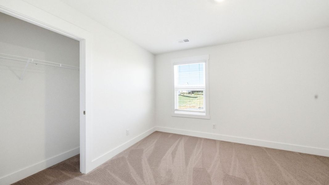 Spacious, unfurnished interior of a new home in Fieldcrest Acres, Blountville (Image 27).