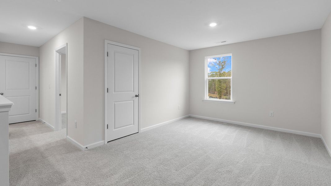 Spacious, unfurnished interior of a new home in Country Creek, Lexington (Image 22).